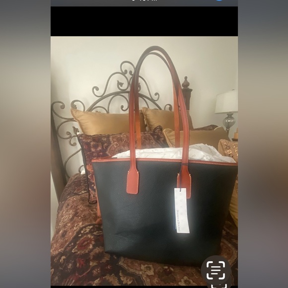 Dooney and Bourke Pebble leather shopper tote. Black. NWT - Picture 4 of 15